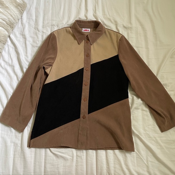 Neutral 70s inspired button down - Picture 1 of 3